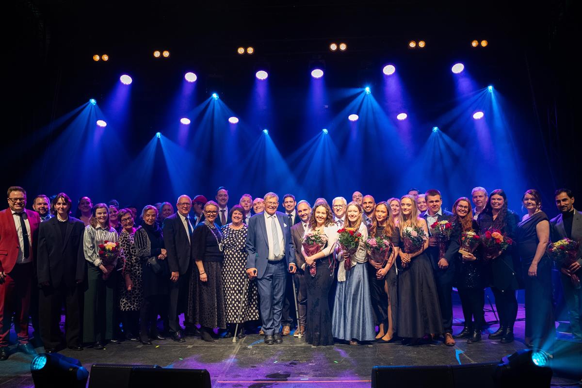 Alle vinnerne samlet til gruppebilde - Klikk for stort bilde